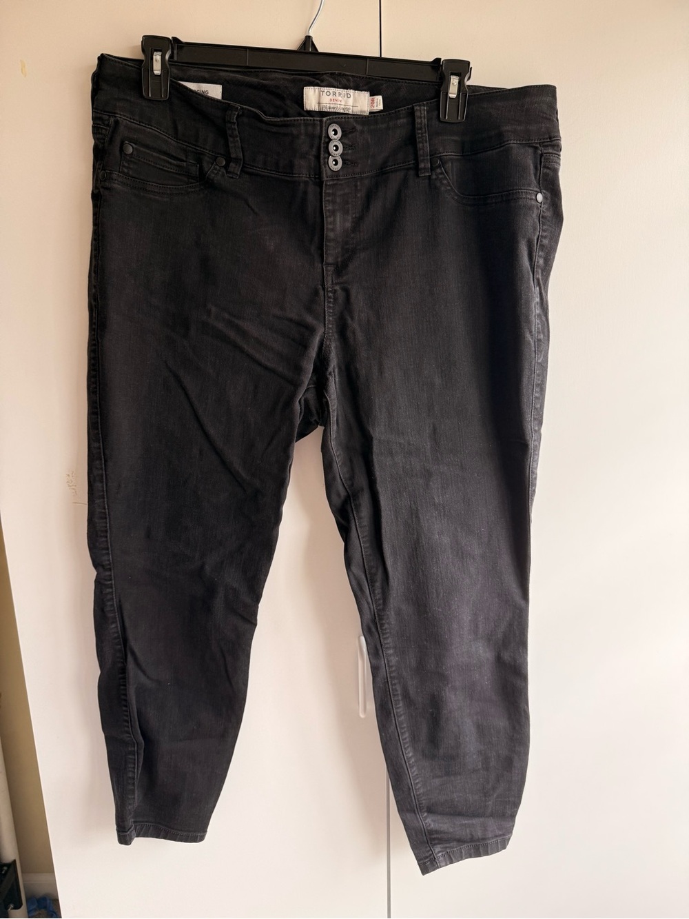 Women’s high waist 3 button black skinny jeggings
